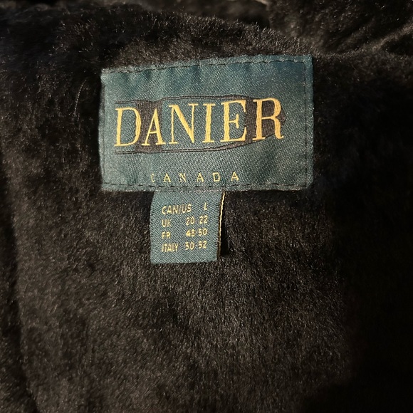 Vintagee Danier black sheepskin shearling coat, woman’s large - Picture 3 of 5